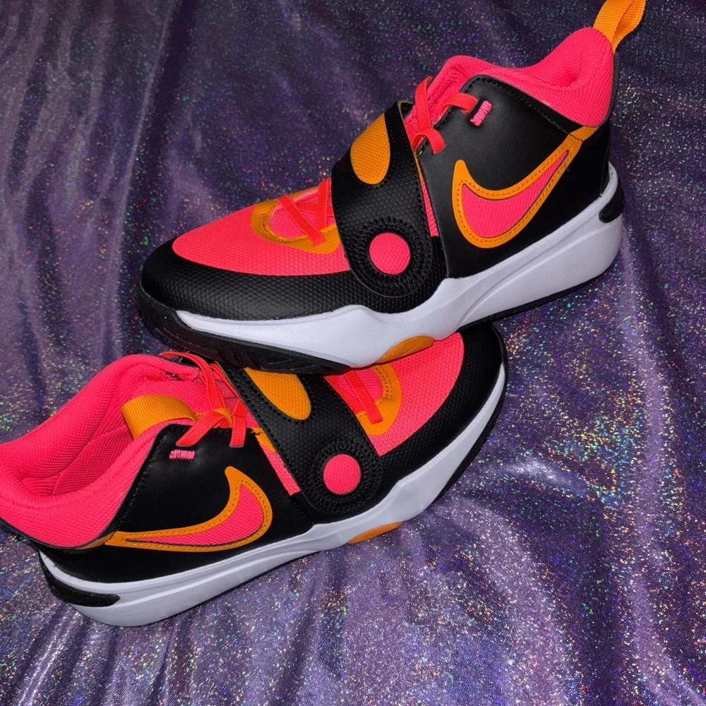 Nike Team Hustle D 11 Big Kids Basketball Shoes